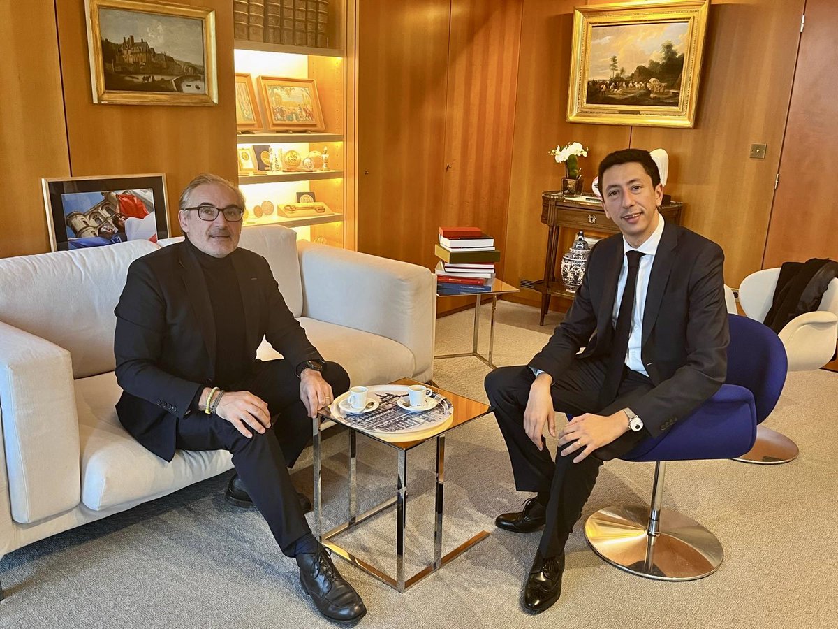 Arnaud_Pericard's tweet photo. #Citoyenneté | Honoré d'accueillir à @StGermainLaye @othmannasrou, Secrétaire d’Etat chargé de la citoyenneté et de la lutte contre les discriminations, pour la Cérémonie d’accueil dans la #nationalité française,
organisée en lien avec la Sous-Préfecture de Saint-Germain. 🇫🇷 https://t.co/srFx9LsUFC