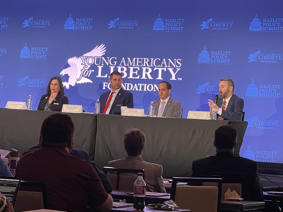 matthewmaddock's tweet photo. @bradleypierce you guys are awesome! Thank you for all you are doing for #EducationFreedom https://t.co/RLxepjWOKo