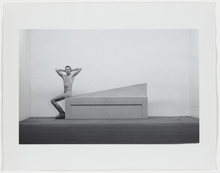 Shape Shift – American artist #ScottBurton’s landmark show at the <a href="/pulitzerarts/">Pulitzer Arts Foundation</a> highlights the breadth of his innovative practice as a sculptor, performance artist, and public artist. Read more via <a href="/friezeofficial/">Frieze</a> frieze.com/article/scott-…