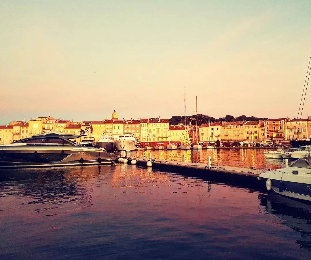 AbsoluteLuxe's tweet photo. Luxury Real Estate  -  French Riviera  💦 ⁠
⁠⁠
☀️ 👓 👙 🥂 🐠 🍉 💖 🌊 🔥 ⁠
⁠
Follow us @absolute.luxe     ⁠
https://t.co/1IW9j33t7M⁠

#sttropez #luxurydestination #absolutesttropez  #sttropezsummer   #sainttropez #sainttropezaddict #monaco #luxury  #Pampelonne  #cotedazur https://t.co/InoWOR6xTg