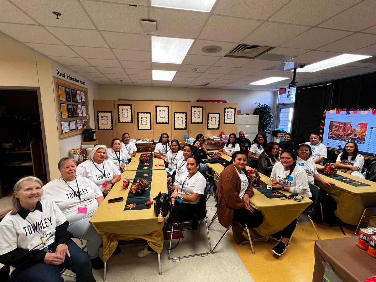 Parent Involvement Day at Townley Elementary! Thank you to all of you for always being involved  at amazing school. Townley "Shines Brightly" because of you!!!@townleytorches <a href="/IrvingISD/">Irving ISD</a> <a href="/PFE_IISD/">Parent Education & Community Engagement Irving ISD</a>