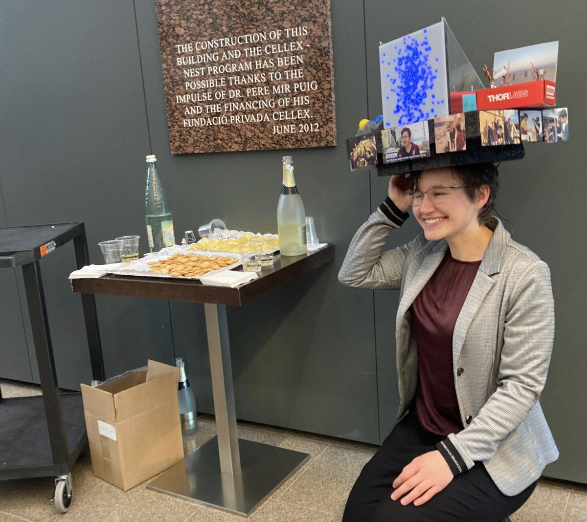 Today is a very special day for the QGE group: Sandra has defended her PhD thesis titled "Quantum-gas microscopy of strontium Bose- and Fermi-Hubbard systems" 🥳🥳

Congratulations Dr. Buob 🎓! "Gotta catch 'em all"🥏⚛️!