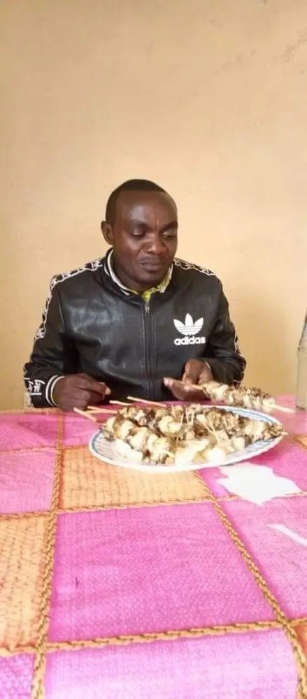 NdikumanaD6649's tweet photo. Iyi nyama y'ikizinu ni nde yoturangira aho iriko idandarizwa mu gisagara ca @NgoziProvince 
@pbaru2 
@WFP
#sovert 
@PAEEJ_Burundi https://t.co/D2ZxG2nZvN