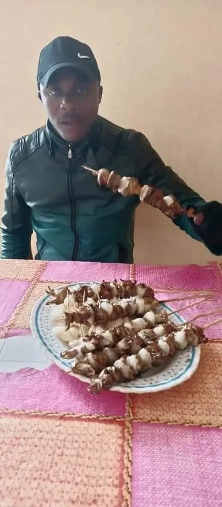 NdikumanaD6649's tweet photo. Iyi nyama y'ikizinu ni nde yoturangira aho iriko idandarizwa mu gisagara ca @NgoziProvince 
@pbaru2 
@WFP
#sovert 
@PAEEJ_Burundi https://t.co/D2ZxG2nZvN