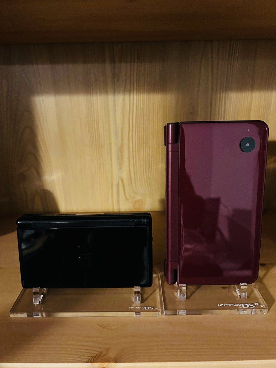 Can’t believe DS is turning 20 this week. Makes me feel old. Anyway, this is the perfect excuse for me to show off my DS collection and the beautiful display stands I got last week when I went to QDC :)