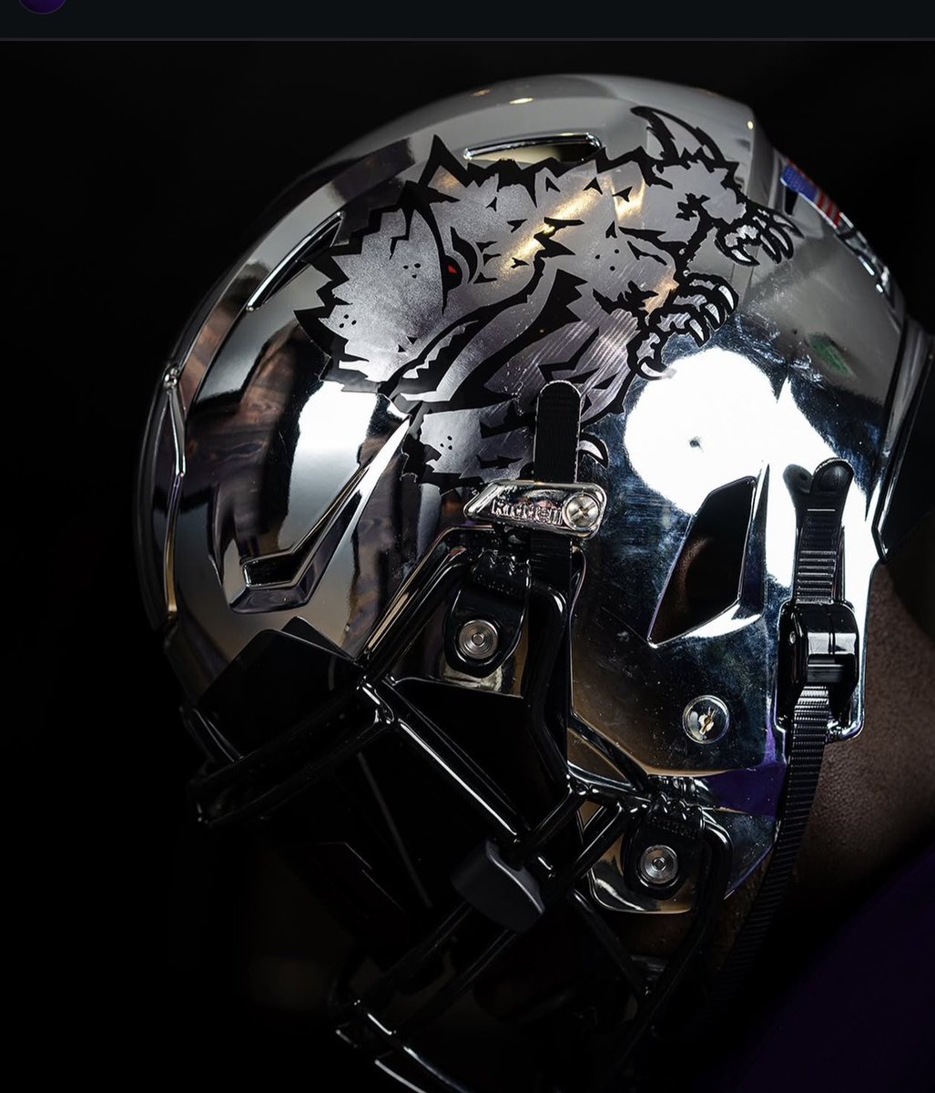 TCUCarterBoys's tweet photo. I don’t think there is a single school that has a better helmet rotation then TCU https://t.co/cbVecYBetf