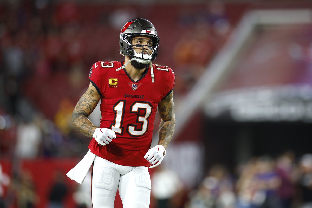 AdamSchefter's tweet photo. Bucs HC Todd Bowles on how much his team will use Mike Evans’ in his return Sunday vs. the Giants after he had missed the past three games due to a hamstring injury: “We’ll play him as long as he’s healthy and fresh. If he needs to be in there, he’ll be in there, but we’ll get him out when we have to.”