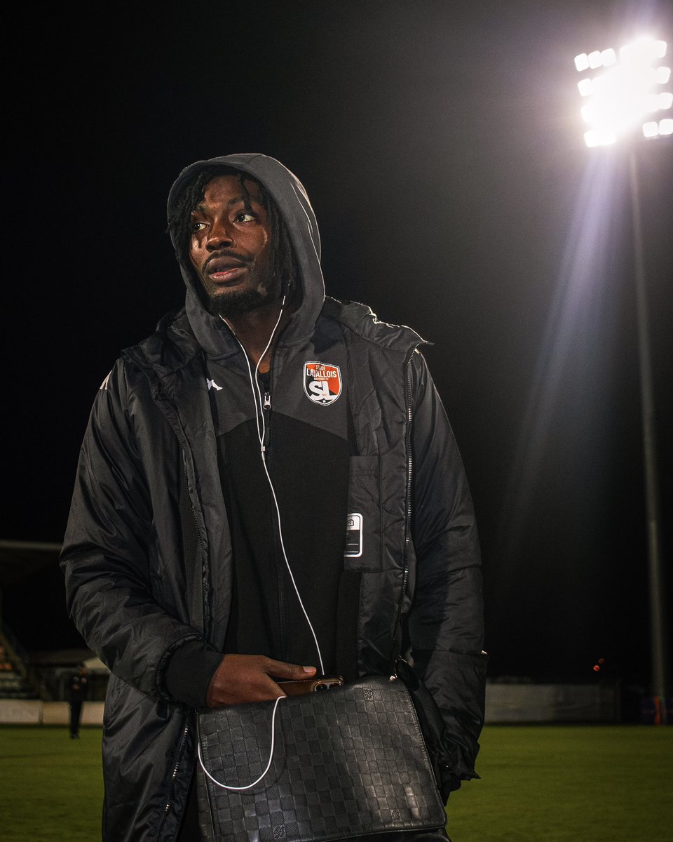stadelavallois's tweet photo. 📍 Arrivés à Gueugnon ! 🧡🖤

📸: Paul Sweet

#FCMLAVAL | #SouriezCestduFootCestLaval https://t.co/DAWpMa6Q31