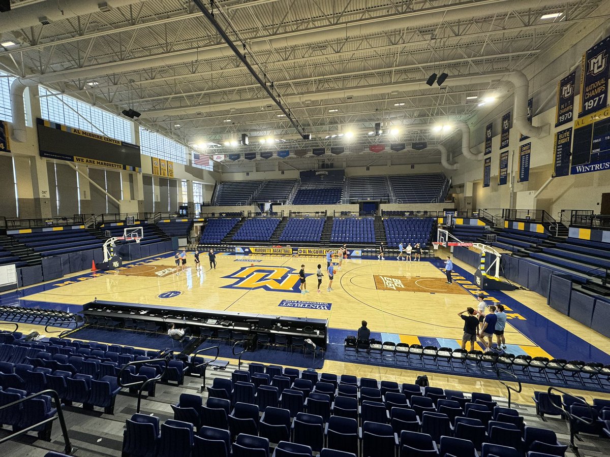 BVUMBasketball's tweet photo. Big thank you to @MarquetteMBB for letting us stop by to shoot around before tonight’s game! https://t.co/MbjdX8Q5ho