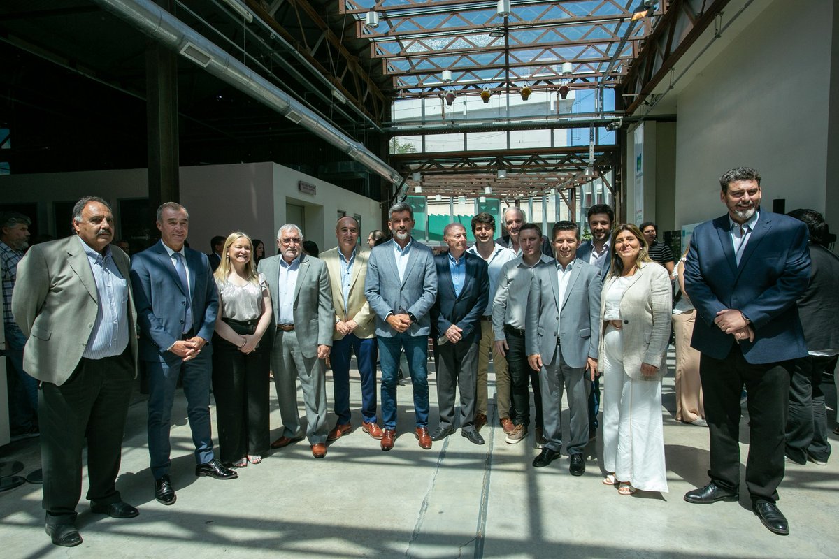 ¡Hoy es un día histórico para la Ciudad de Mendoza! 

Entre la <a href="/ciudaddemendoza/">Ciudad de Mendoza</a> y la Agencia de Administración de Bienes del Estado y junto al gobernador <a href="/alfredocornejo/">Alfredo Cornejo</a>, celebramos la firma del convenio que impulsa el desarrollo de "Estación Mendoza", el proyecto más estratégico