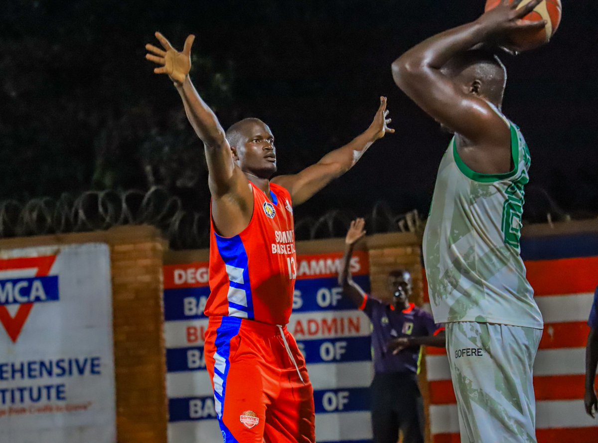 FUBA_DIV1AND2's tweet photo. Game 2 || QRT 3
A comfortable lead for UPDF
⚪️ 61-30 🔴
#FubaDiv1 https://t.co/CXSTTK2AVg