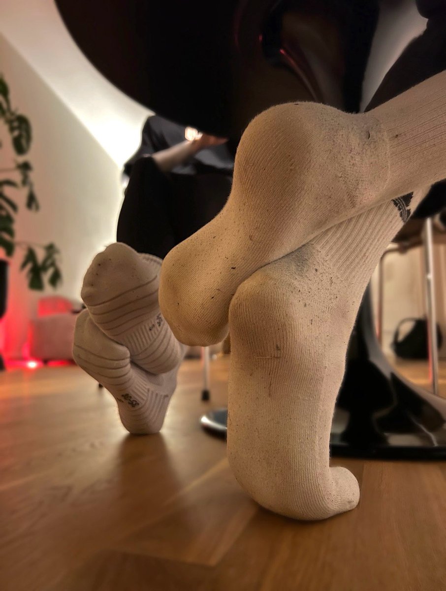 GoettinSoleya37's tweet photo. Na, wie ist die Aussicht da unten? 😈

Für einen perversen Loser wie dich mit Sicherheit hervorragend! 😂 https://t.co/9BTyxRlAa8