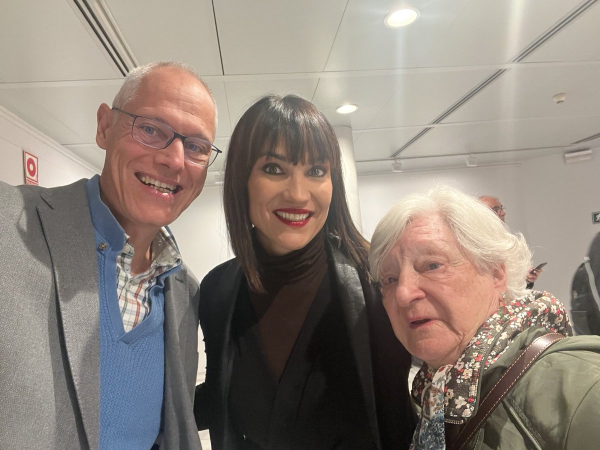 gMoreu's tweet photo. Con @_IreneVilla_ muchas gracias! https://t.co/IyM7KhVO8n
