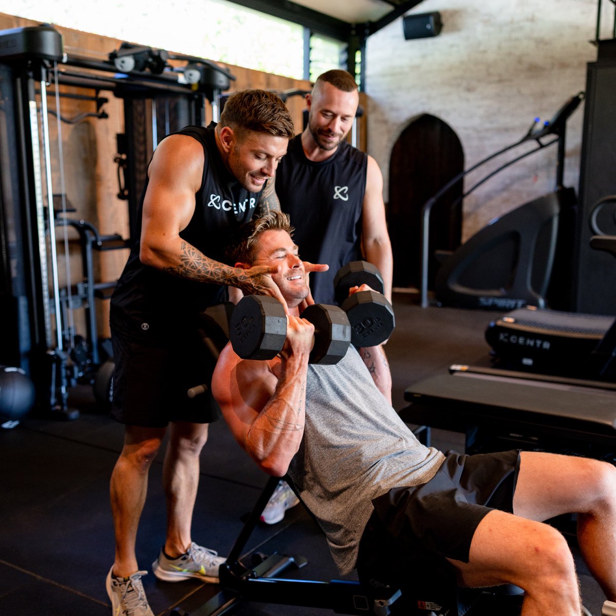 chrishemsworth's tweet image. Had a blast filming "The Shed" with Wild State and my @CentrFit team! Check it out.
🔗: youtu.be/KjLs69aRoUA