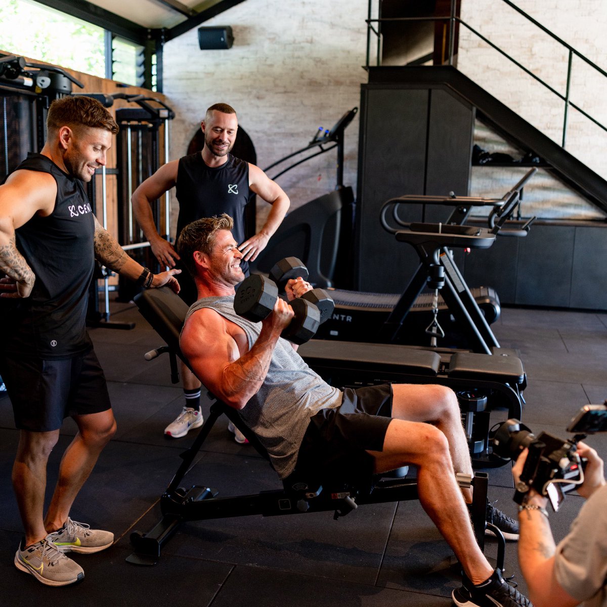 chrishemsworth's tweet image. Had a blast filming "The Shed" with Wild State and my @CentrFit team! Check it out.
🔗: youtu.be/KjLs69aRoUA