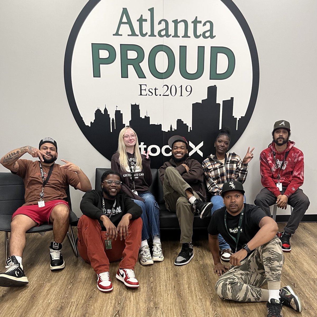 stockx's tweet photo. Thanks to our customers and team, we just hit a new company record for Xpress Ship orders.

The holiday shopping rush is officially taking off, and we’re ready to make sure this season is the best one yet 🚀 https://t.co/cjKFsrKtDM
