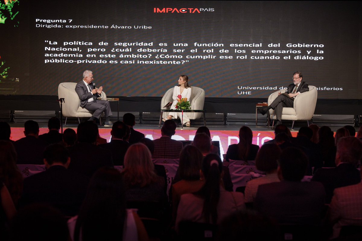 impacta_ecu's tweet photo. Es un honor aportar a la educación de alto nivel con eventos que enriquecen el conocimiento y fortalecen el compromiso de los diferentes gremios empresariales, que son los que día a día levantan el país 🤝. https://t.co/uHiAzZvOPP