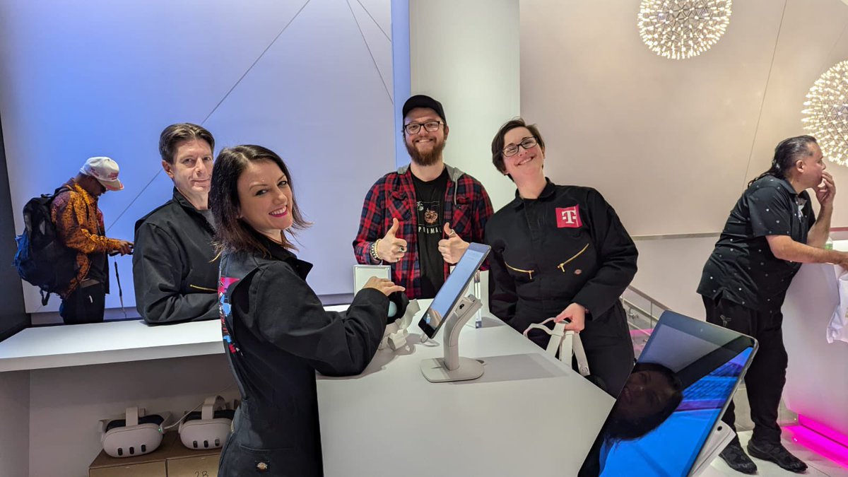 Thank you <a href="/TMobile/">T-Mobile</a> for keeping #XR safe! <a href="/F1/">Formula 1</a> <a href="/MetaQuestVR/">Meta Quest</a> !

#HeadsinCleanheadsets