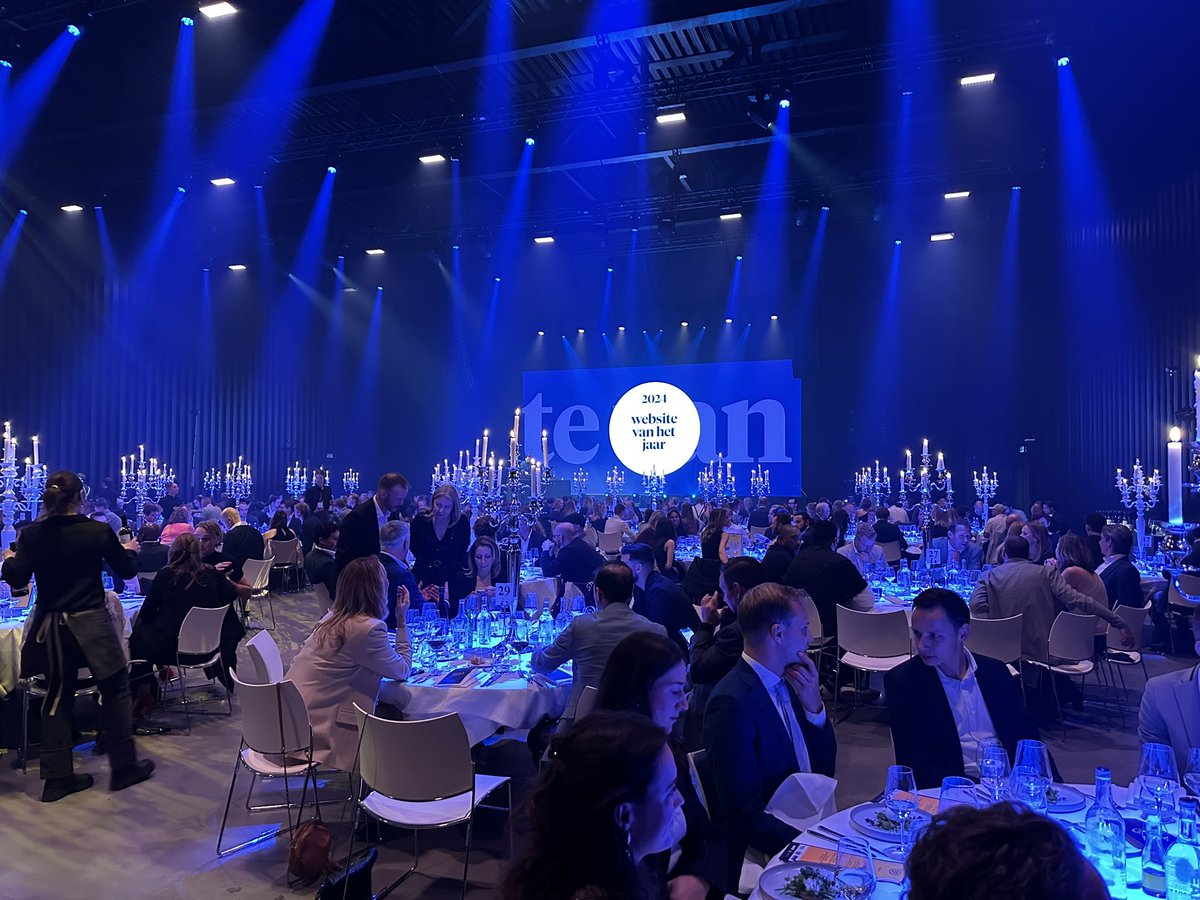 Gemenerick's tweet photo. Gisteren met Humberto voor een volle zaal het openingswoord gedaan bij Website van het Jaar 2024! https://t.co/Vn7ySUPOKt