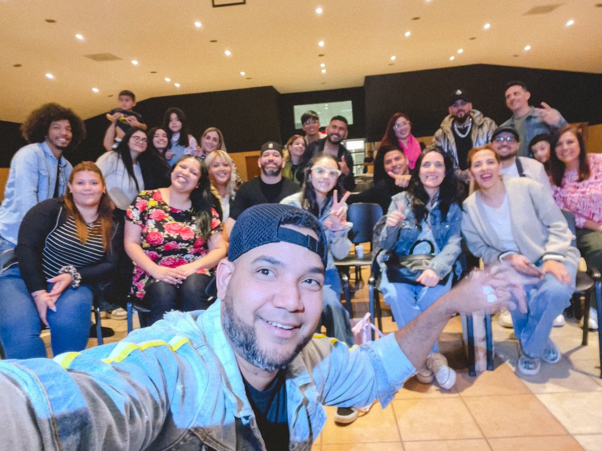 MrFonsy's tweet photo. Gracias a todos por ser parte de la previa de Blessing no tengo palabras que puedan describir este momento que compartimos juntos. Ojalá sea solo el primero de muchos, estoy muy agradecido por su apoyo y tanto cariño 🫶🏾 ♥️ https://t.co/OXdpeAYjgX