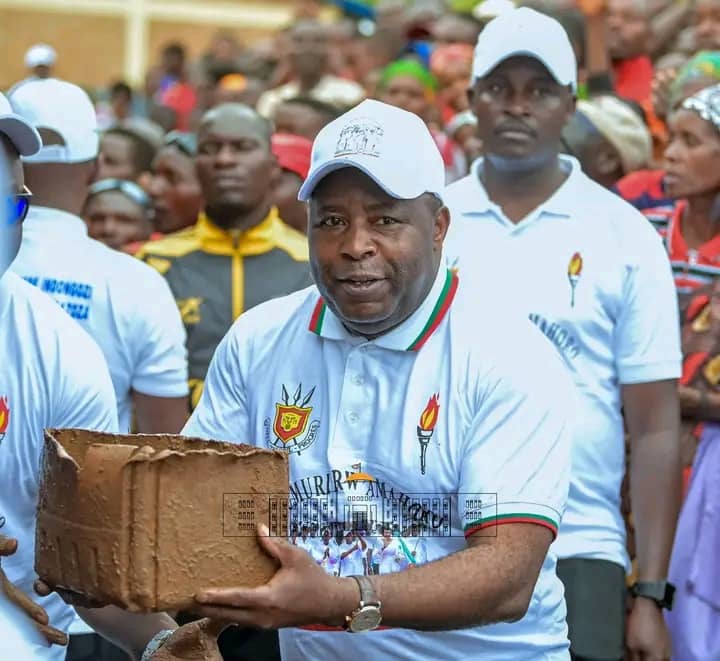 Ibikorwa birivugira
Ahotugeze turashima ivyiza vyumugambwe CNDD FDD imaze kutugezako
❤️🇧🇮 Mon pays👊👊