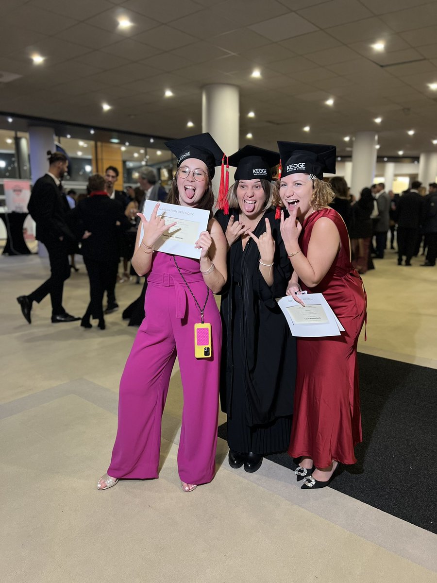#Diplômés 🎓 l C’est au tour de nos étudiants marseillais de recevoir leur diplômes.
Toutes nos félicitations aux diplômés des programmes spécialisés MS et MSc ! 🥂