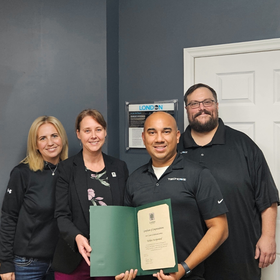 Techdoz's tweet image. This week, Techdoz was visited by London&apos;s Ward 12 Councillor Elizabeth Peloza. Peloza very graciously congratulated Techdoz for our 13 years of business in the London area. Being an active member of the London business sector has always been an important aspect of Techdoz.