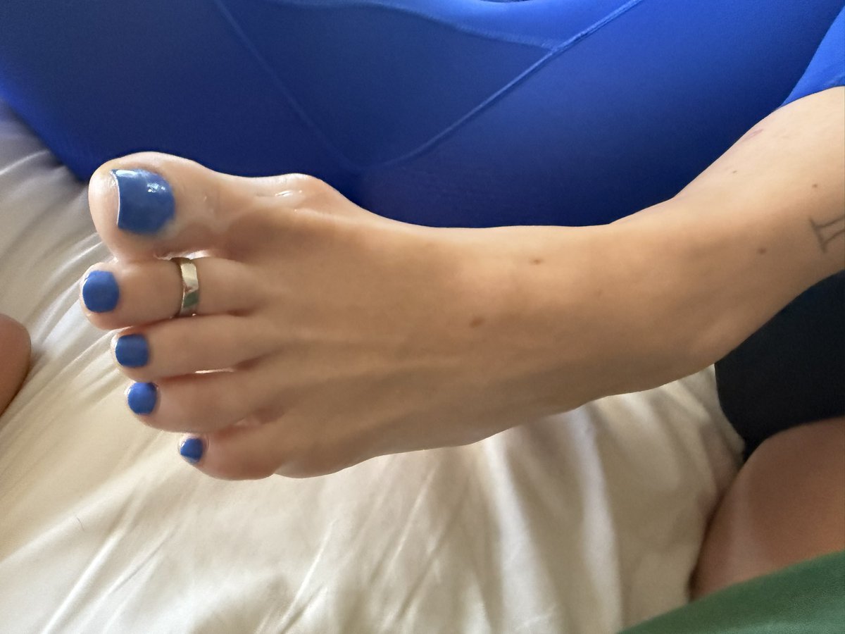 TSDaddyXander's tweet photo. @TeaserTinsley I think my gf has the hottest picture. 💦 

Followers…Should she get into the foot game? 🧐 https://t.co/koZPoW1R9H
