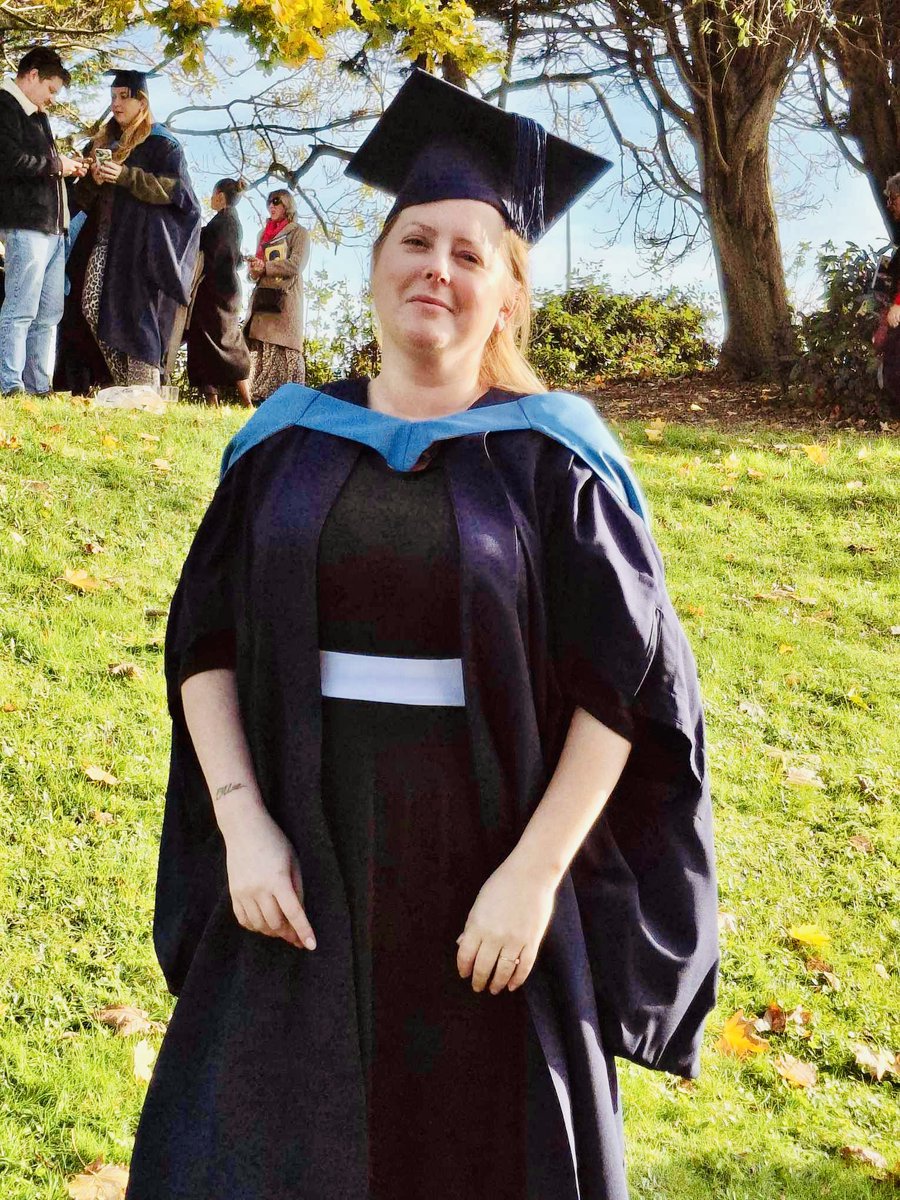 samboshoff1985's tweet photo. Graduation day today with my 2:1 in law #oufamily #lawdegree https://t.co/SHgoLopMLc