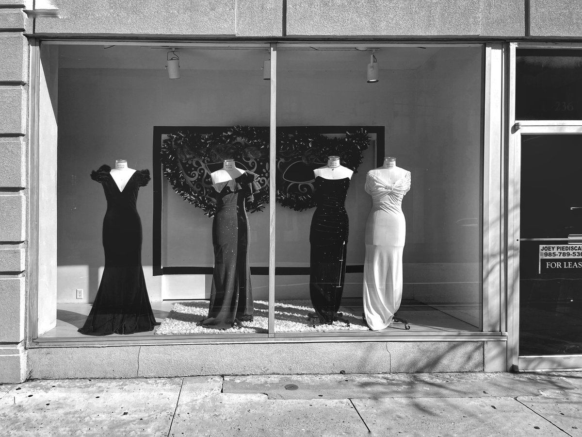 Donald_G_Redman's tweet photo. Today's photo challenge is #InTheWindow - a capture of what's on the other side of the window. https://t.co/3LwKRQHRGm