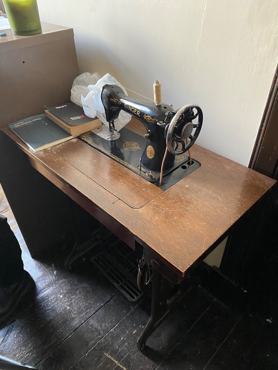 MissCrumlish's tweet photo. A look at old tenement life @OLAPrimaryGlas https://t.co/0YeXcdnIjM