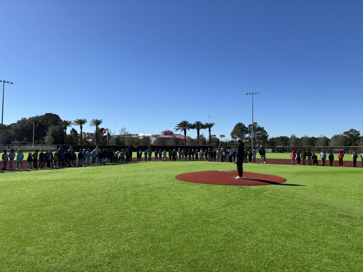 FSCJBaseball's tweet photo. Our guys had a great time with @OspreyBSB @JUBaseball coaching children from our local elementary schools! Big thanks to @WalkOffJax @J_Simmons882 for having us out and can’t wait for the next one! https://t.co/T9eEdBzYJo
