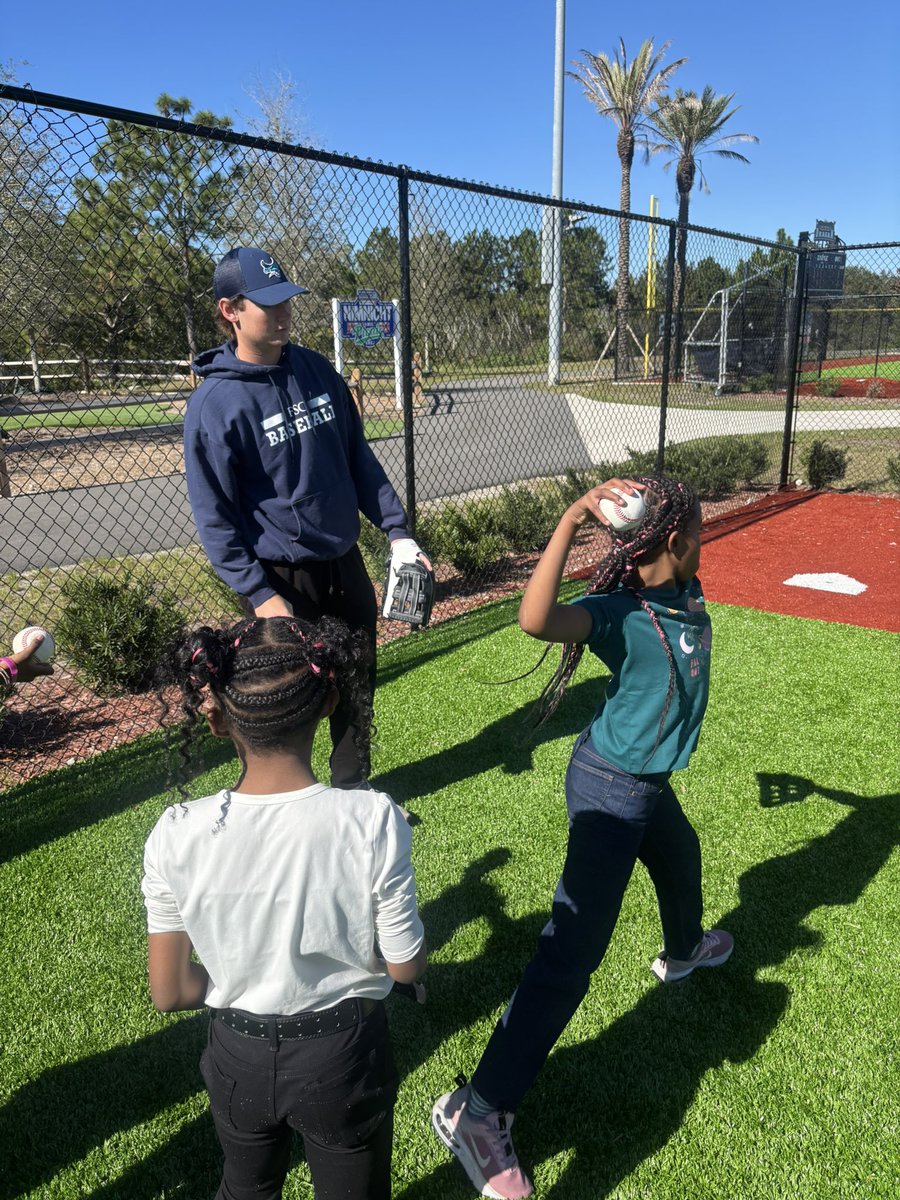 FSCJBaseball's tweet photo. Our guys had a great time with @OspreyBSB @JUBaseball coaching children from our local elementary schools! Big thanks to @WalkOffJax @J_Simmons882 for having us out and can’t wait for the next one! https://t.co/T9eEdBzYJo