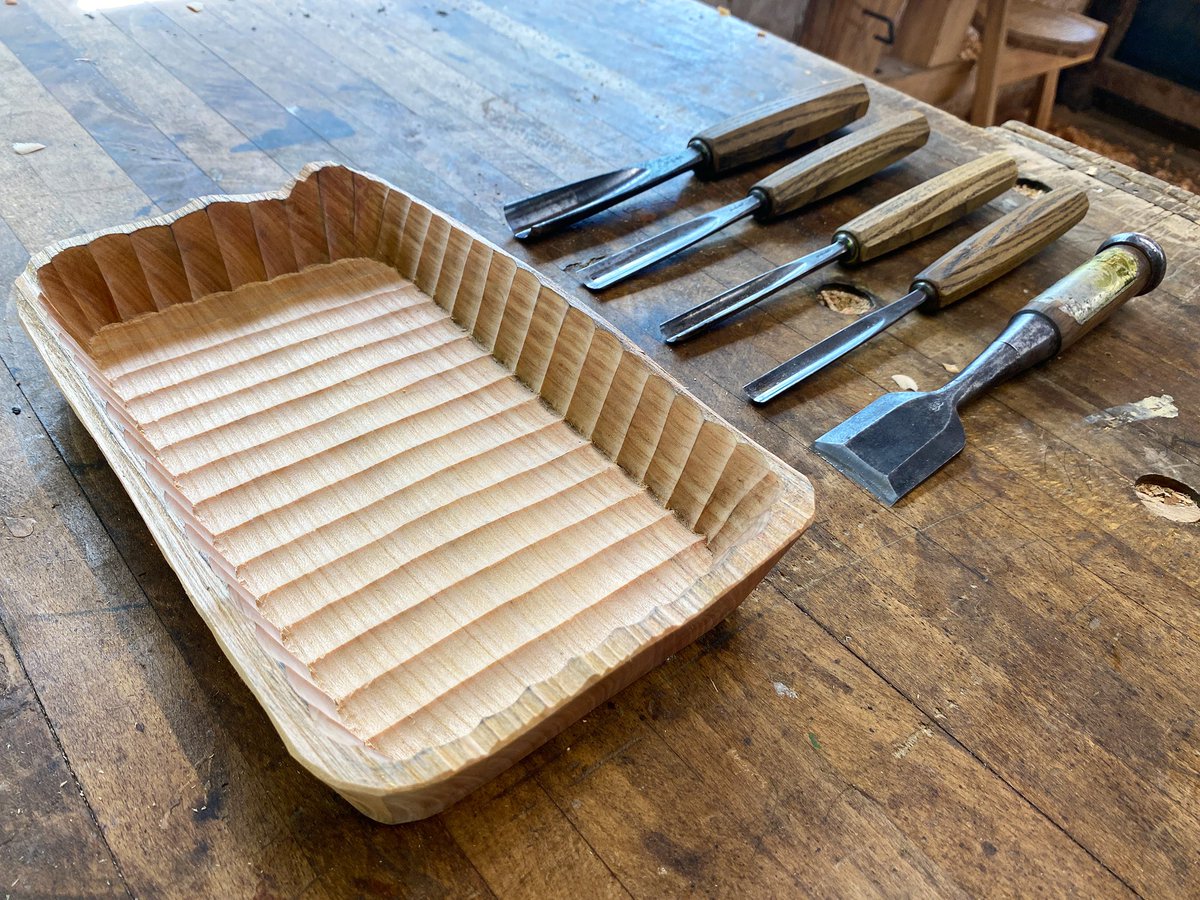 New video I filmed with talented craftsman Jack Wheeler is now live on YouTube, where he teaches you how to carve a traditional Japanese Wagatabon tray

Click here to watch - youtube.com/watch?v=aD8TWx…

#woodworking #crafts #japan #carving #handmade #art
