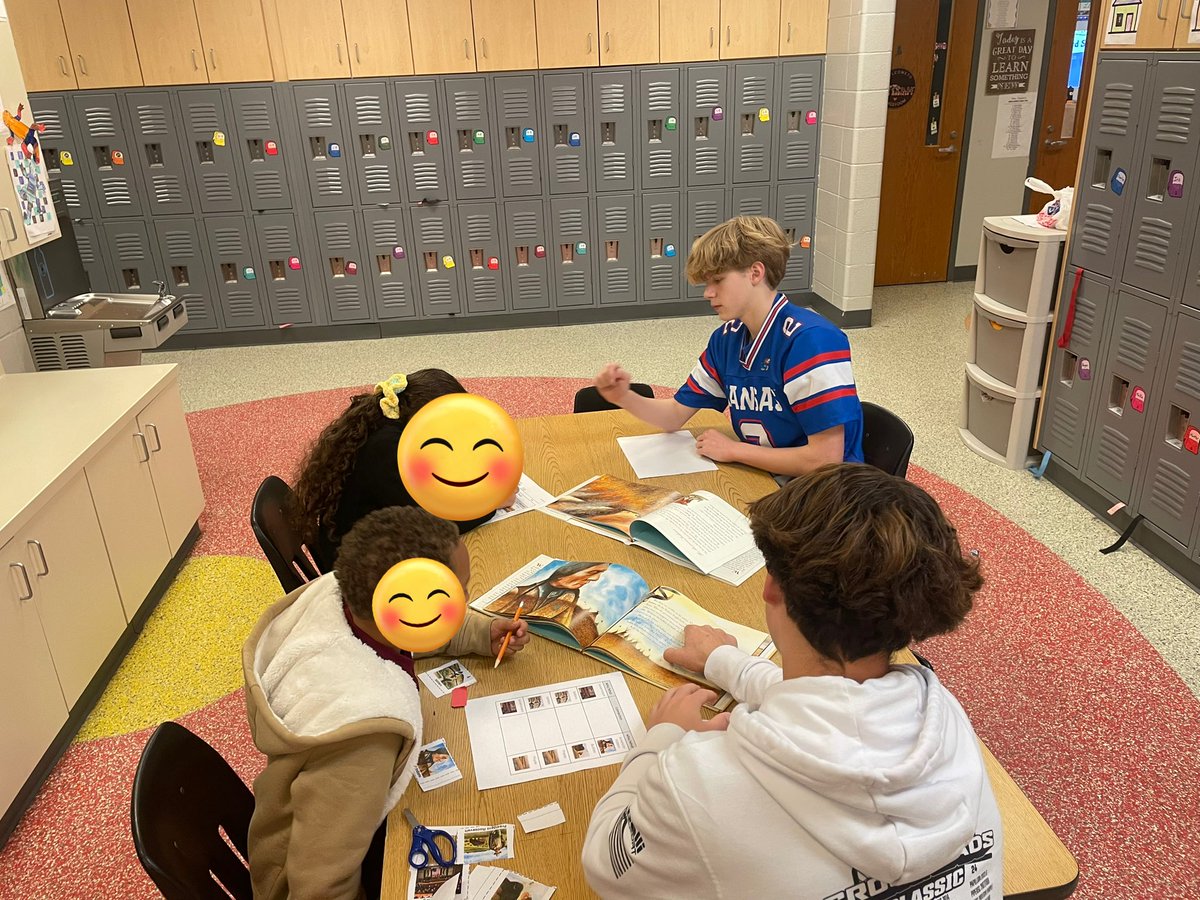 The students who were able to help <a href="/MahaffieKnights/">Mahaffie Elementary</a> students today had a blast. Always humbling to help in elementary schools. #OWGiveAHoot <a href="/OWNovacekOWLS/">Jay Novacek</a>