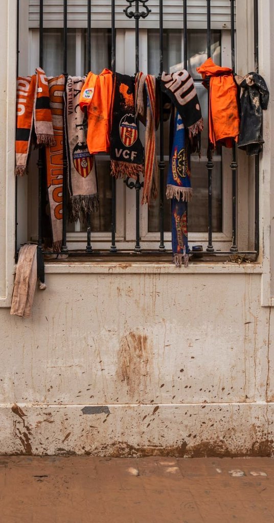 Quan el vent vaja a favor i en mig del temporal...♥️🦇