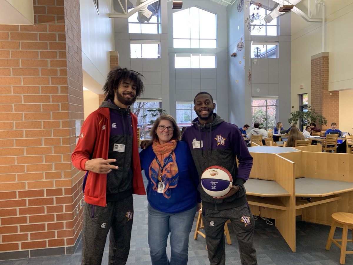 Looking forward to tonight’s game between ⁦<a href="/HarlemWizards/">Harlem Wizards</a>⁩ and APS staff! Support this amazing event to benefit ⁦<a href="/ahsmakewishes/">AHS Make A Wish</a>⁩ and help grant a wish!  #LetsGoClockers #HarlemWizards #MakeaWish #AshlandHS #FridayFun
