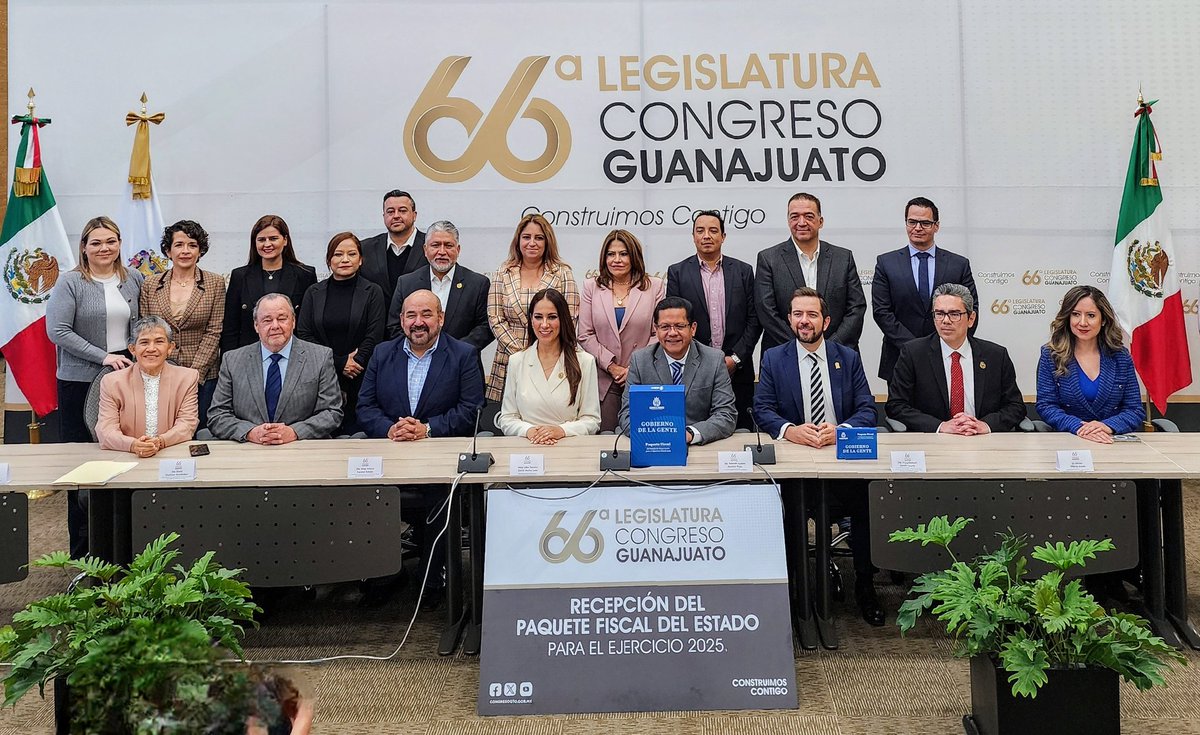 SContrerasMX's tweet photo. Hemos recibido en el @CongresoGto el paquete fiscal del Estado para el año 2025.

🔎 Tus @DipVerdeGto estaremos revisándolo y cuidando que los recursos estén destinados correctamente para el beneficio de las y los guanajuatenses.

#SumandoContigo #LXVILegislatura https://t.co/tlGVobE0c6