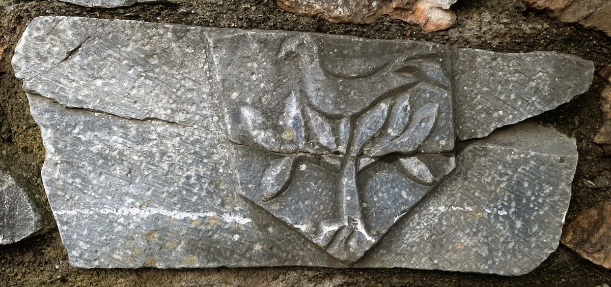 Youkounkoun75's tweet image. À gauche, le Mont. À droite, la Bouche, et en haut de la Bouche, la tour de garde.

#Comminges