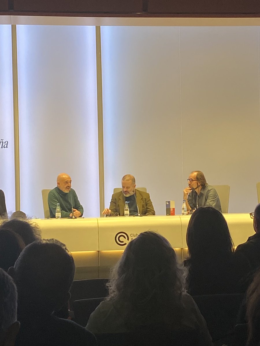 Viviendo sentados.
<a href="/edugalan/">Edu Galán</a> <a href="/MaxiRodriguez33/">Maxi Rodriguez</a> <a href="/ChusNeira/">Chus Neira</a>