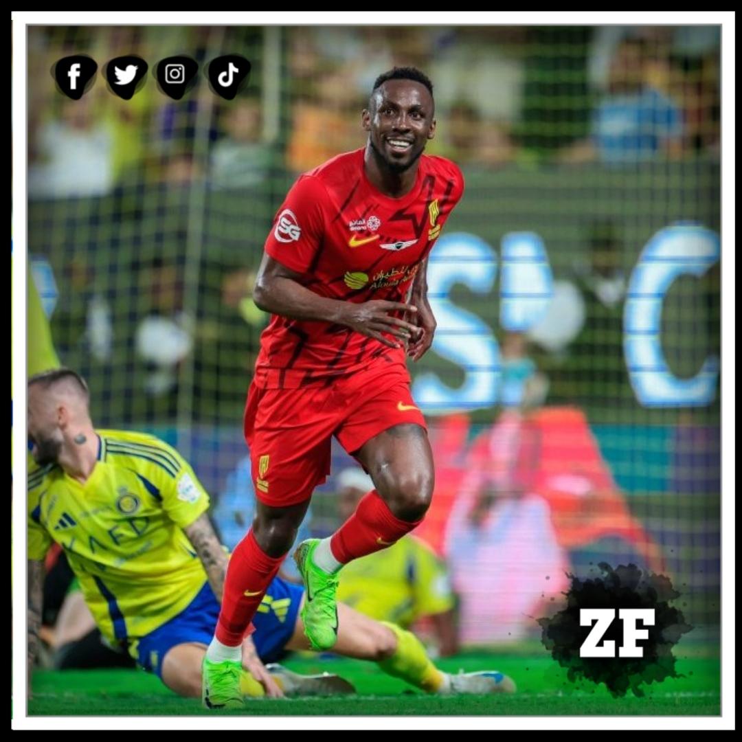 ZonaFUT1's tweet image. ¡GENIO Y FIGURA!

#SaudiProLeague | 🟡 #ALN 1-2 #ALQ 🔴

El mexicano Quiñones 🇲🇽 fue la figura del juego al marcar y dar la asistencia para la victoria del Al Qadasiya ante el @AlNassrFC_EN de @Cristiano