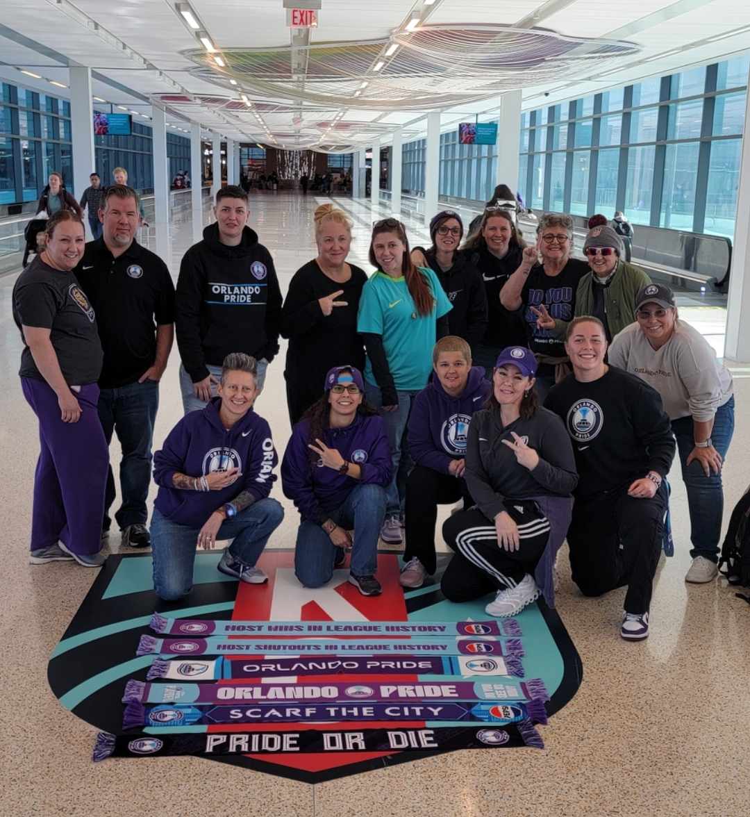 bird 🌈🍑❤ tweet media