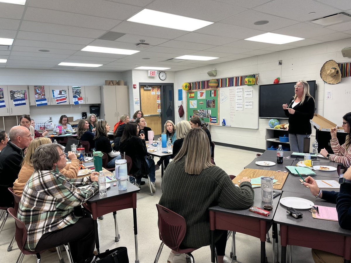 Boone County Schools Instructional Coaches learn using a fishbowl experience with 4th grade teachers at Longbranch Elementary. Support for Year 1 implementation of a HQIR and structured literacy.
