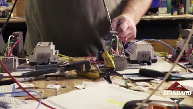 Struggling with industrial products and applications? Our Technical Solutions Team is here to help! 🧠 With extensive experience and a team of over 30 specialists, we are ready to support you - no matter the challenge. We work hard, so you don't have to ➡️ hubs.li/Q02Zcnhd0