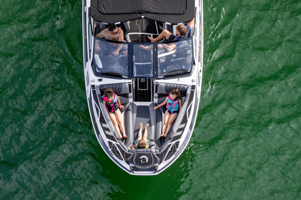 Exploring the lake with our little crew🤙🏼

#boating #family #lakelife #centurionboats