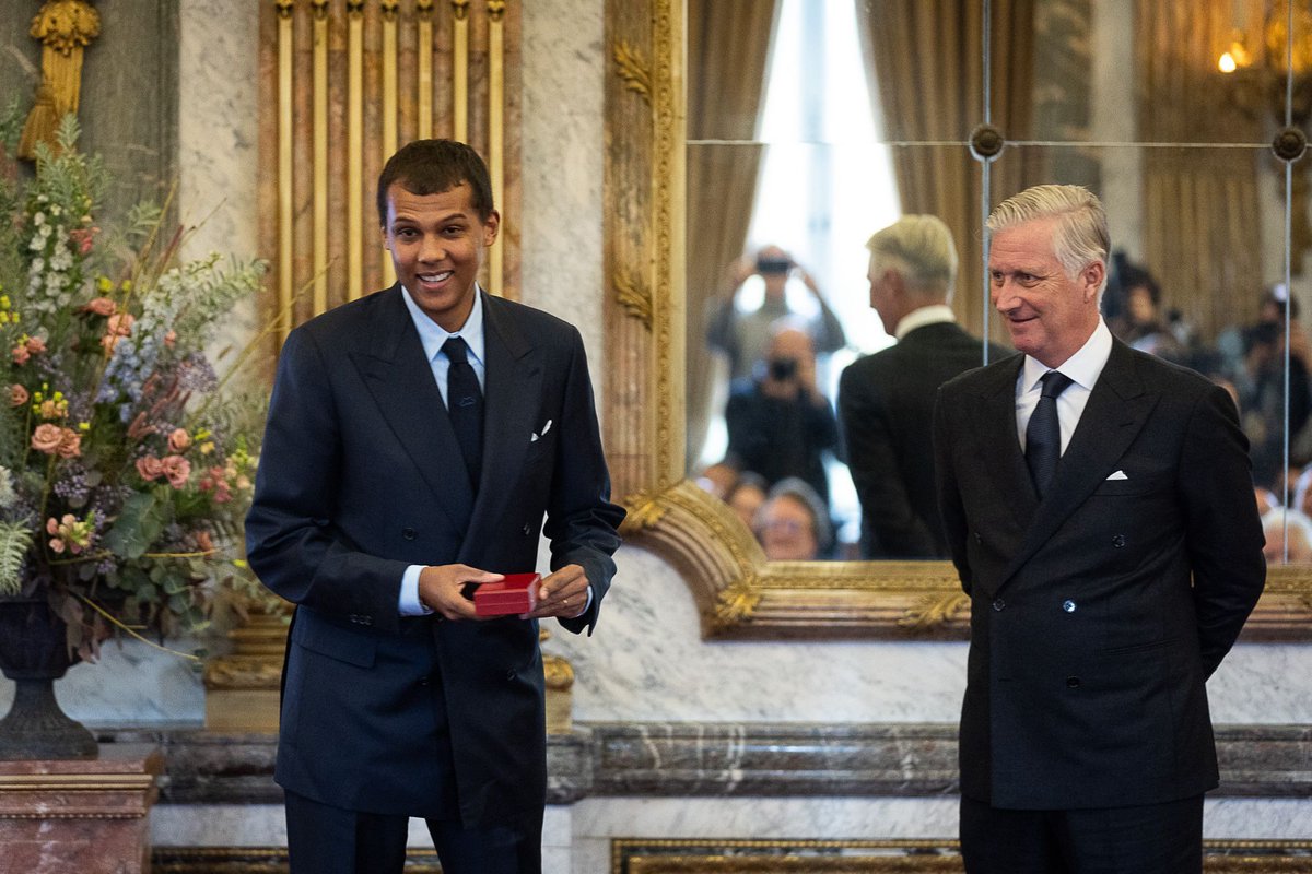 BelgaImage's tweet photo. Stromae aka Paul Van Haver receives the Commander of the Order of the Crown honor from King Philippe - Filip at a royal reception for people who have been bestowed with the grace of nobility. ©Belgaimage / @jamesarthurpics https://t.co/ZTuzYkDPkj