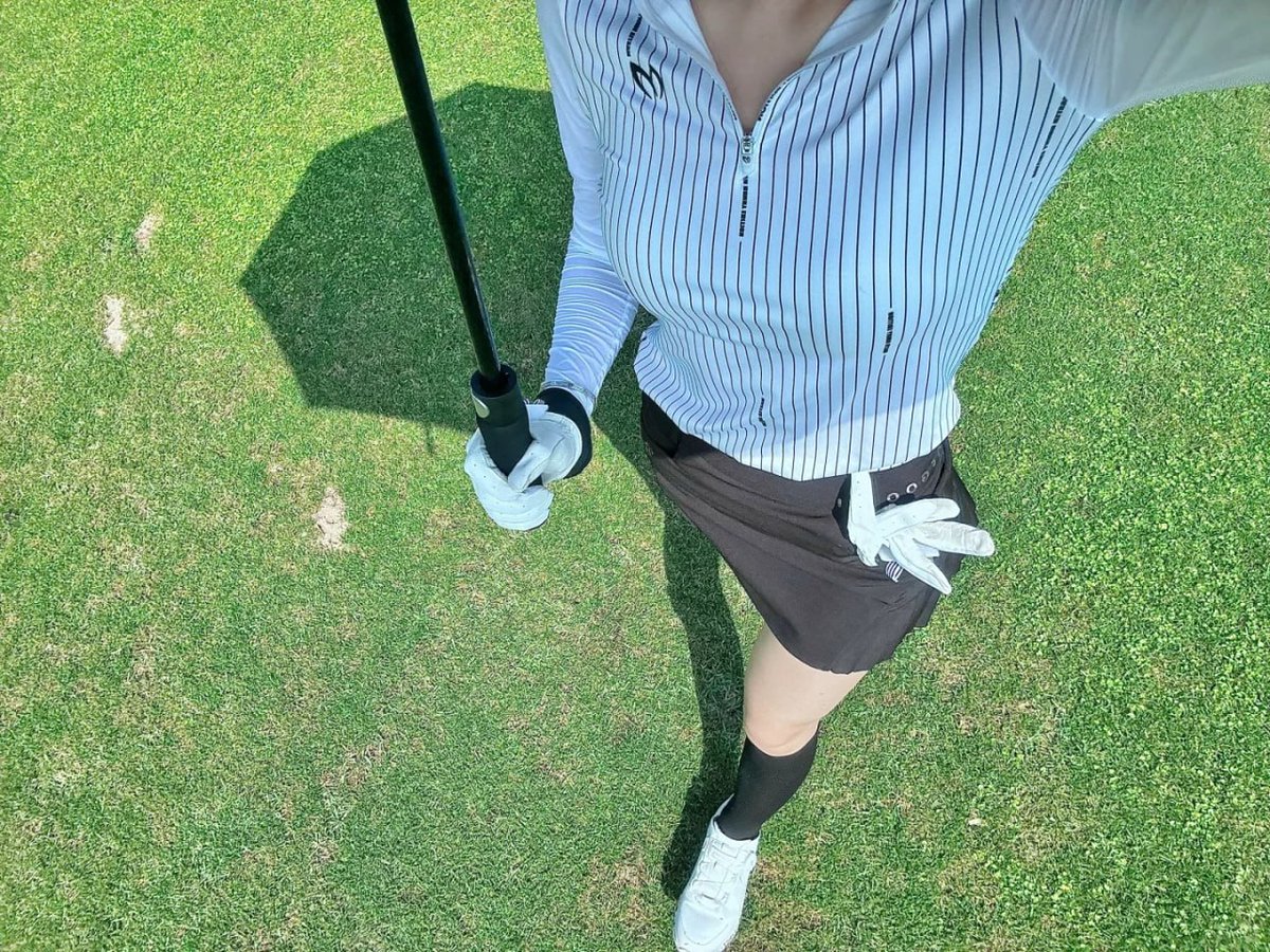 Confidence is the best club in my bag
#EmpoweredWomen #GolfStrong #LadyGolfer #ConfidenceOnTheCourse #GolfVibes