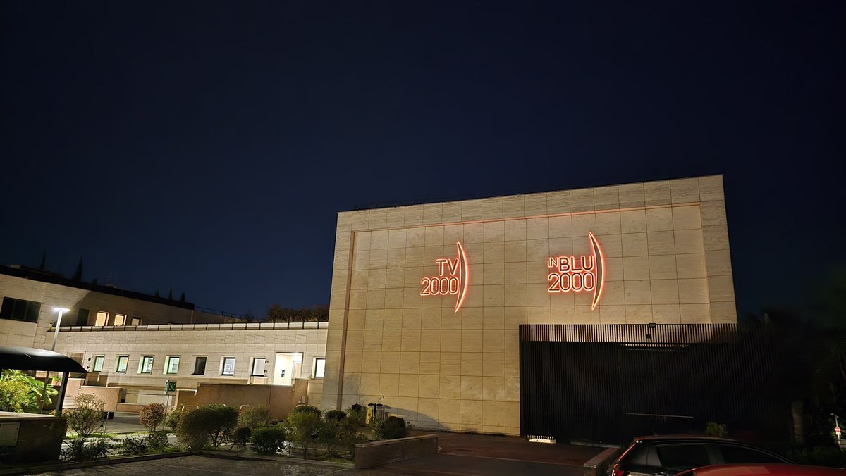 TV2000it's tweet photo. 🟠#Tv2000 e #inBlu2000 in occasione della #Giornatacontrolaviolenzasulledonne (#25novembre) illuminano i loghi di #arancione per due settimane. 

#OrangeDay #orangetheworld #violenza #donne 
@UN_Women @UN @UCSCEI https://t.co/2AHSXB6qxn