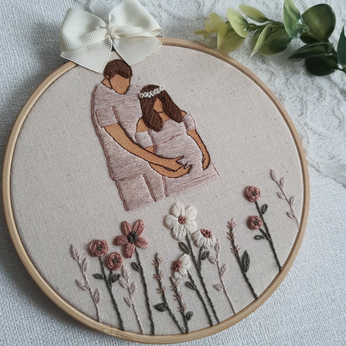 AishaEmbroidery's tweet photo. تنفع تكون بشارة حمل بطريقة مختلفة✨ https://t.co/H2OH8uzrrK