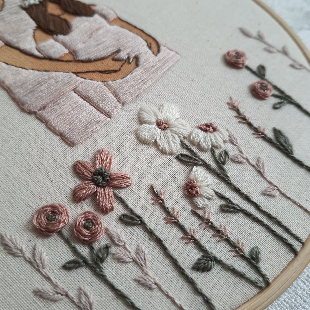 AishaEmbroidery's tweet photo. تنفع تكون بشارة حمل بطريقة مختلفة✨ https://t.co/H2OH8uzrrK